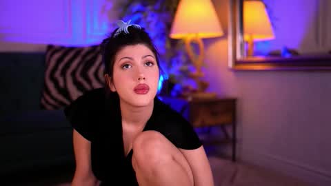 Snapshot of alenacapricious chatting on October 2025 04:51:02 PM alenacapricious online show from October 2025 04:51:02 PM