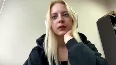 Milana online show from June 2026 03:27:01 PM