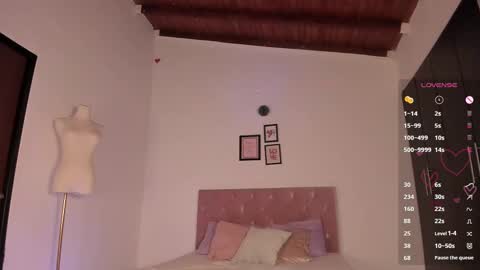 Snapshot of alesay_dreams chatting on February 2025 10:50:02 PM Alesay online show from February 2025 10:50:02 PM
