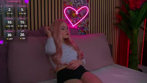 Snapshot of alesiaqueen chatting on February 2026 01:18:02 AM alesiaqueen online show from February 2026 01:18:02 AM