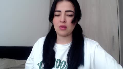 Snapshot of aleska__bell chatting on February 2025 02:59:02 PM Aleska online show from February 2025 02:59:02 PM