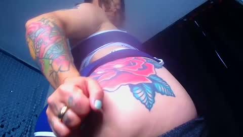 QUEEN OFF MILk  IM BACK  15 NOV online show from February 2025 11:03:02 PM