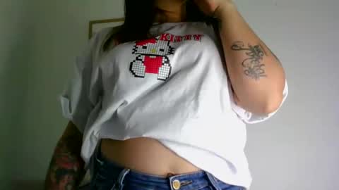 Snapshot of aleska_dollx chatting on April 2026 09:27:01 PM QUEEN OFF MILk IM BACK 15 NOV online show from April 2026 09:27:01 PM
