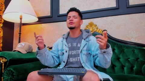 Snapshot of aless_king chatting on January 2025 12:28:02 PM Alessandro King online show from January 2025 12:28:02 PM