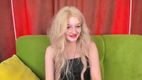 alessakiss online show from November 2025 02:15:01 PM