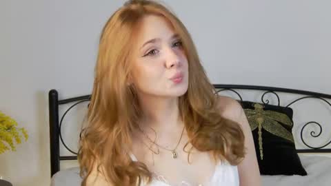 Snapshot of alessamay chatting on April 2026 08:20:02 PM alessamay online show from April 2026 08:20:02 PM