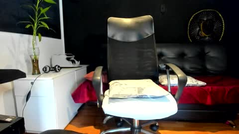 ALESSANDRO  WYE online show from October 2025 02:30:02 AM