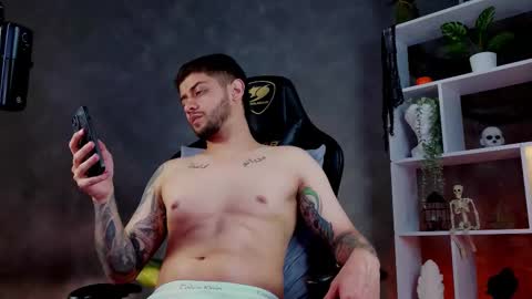 Snapshot of alessandro_duty chatting on October 2025 01:19:02 AM Alessandro INDEPENDENT MODEL online show from October 2025 01:19:02 AM