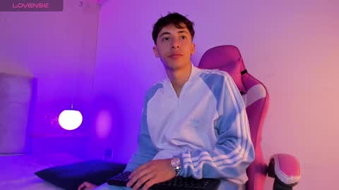 Snapshot of alessandro_dybala chatting on December 2024 12:19:02 PM Alessandro Dybala online show from December 2024 12:19:02 PM