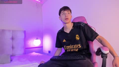Snapshot of alessandro_dybala chatting on December 2024 11:52:02 AM Alessandro Dybala online show from December 2024 11:52:02 AM