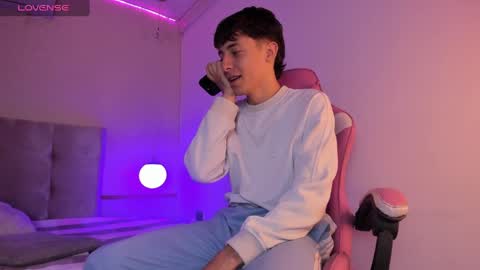 Snapshot of alessandro_dybala chatting on February 2025 11:34:02 AM Alessandro Dybala online show from February 2025 11:34:02 AM