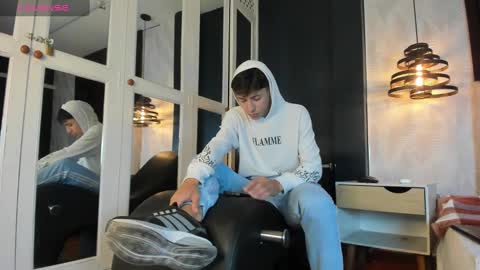 Snapshot of alessandro_dybala chatting on February 2025 12:04:02 PM Alessandro Dybala online show from February 2025 12:04:02 PM