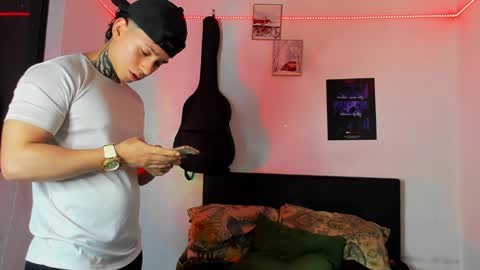 Snapshot of alessandro_wolf chatting on December 2024 02:28:02 AM Alessandro online show from December 2024 02:28:02 AM