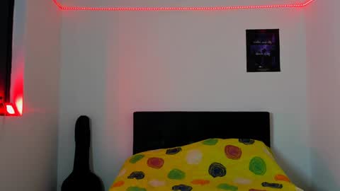 Snapshot of alessandro_wolf chatting on January 2025 03:33:02 AM Alessandro online show from January 2025 03:33:02 AM
