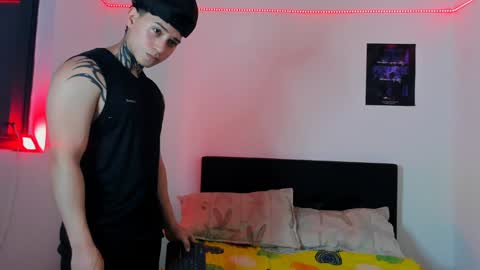 Snapshot of alessandro_wolf chatting on February 2025 03:19:01 AM Alessandro online show from February 2025 03:19:01 AM