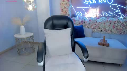 Snapshot of alessaromero chatting on October 2025 08:20:02 PM ALESSA ROMERO online show from October 2025 08:20:02 PM