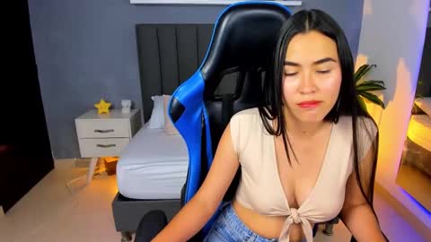 A L E S S I A online show from January 2025 07:40:01 PM