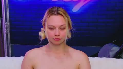 alessiacroft online show from June 2026 04:17:01 AM