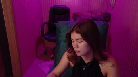 Snapshot of alessiamonroe_ chatting on May 2026 08:28:01 PM alessiamonroe_ online show from May 2026 08:28:01 PM