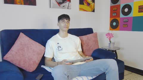 Snapshot of alessiovitale chatting on November 2025 12:15:02 PM Alessio online show from November 2025 12:15:02 PM