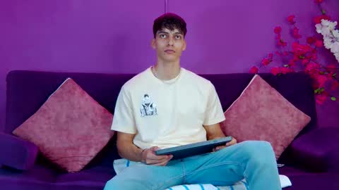 Snapshot of alessiovitale chatting on November 2025 12:19:02 PM Alessio online show from November 2025 12:19:02 PM