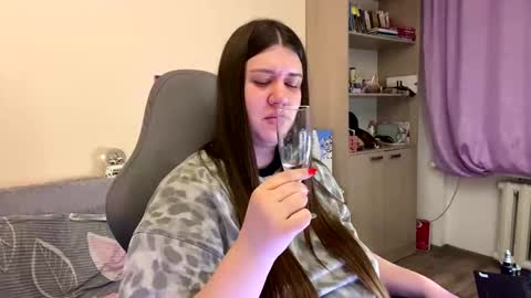 Snapshot of aletta_oushen chatting on January 2025 06:25:01 PM Aletta Oushen online show from January 2025 06:25:01 PM
