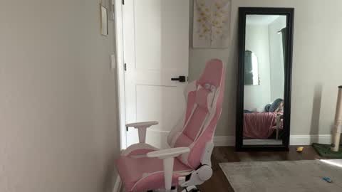 alex  online show from October 2025 07:20:01 PM