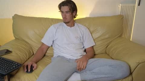 Snapshot of alex83530 chatting on October 2025 08:33:01 AM Alex83530 online show from October 2025 08:33:01 AM