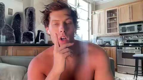 Snapshot of alex_islive chatting on July 2026 09:36:01 PM Alex Stone online show from July 2026 09:36:01 PM