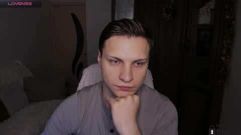 alex_milson online show from December 2025 07:54:01 PM