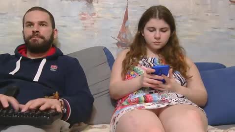 Alex and Sarah online show from April 2026 09:50:02 PM