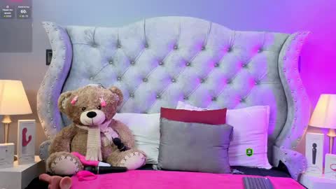 Aleza Starck online show from May 2026 06:37:01 PM