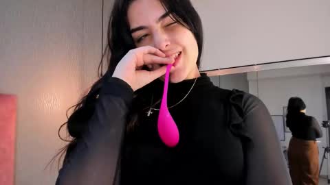 Alexa Thaylor online show from November 2025 01:55:02 PM