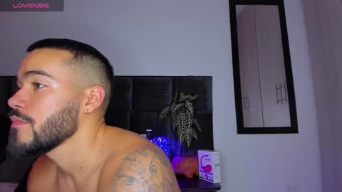 Snapshot of alexander_martines chatting on February 2025 04:33:02 AM Onlyfansalexmartinezwb Instagram alexwbmartinez Twitter martinezcb937 online show from February 2025 04:33:02 AM