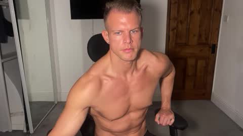 Snapshot of alexandersteelmuscle chatting on October 2025 06:59:01 PM Alexander Steel online show from October 2025 06:59:01 PM