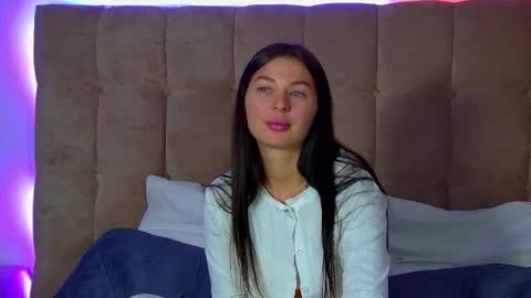 AlexandraBloom online show from September 2025 06:33:02 PM