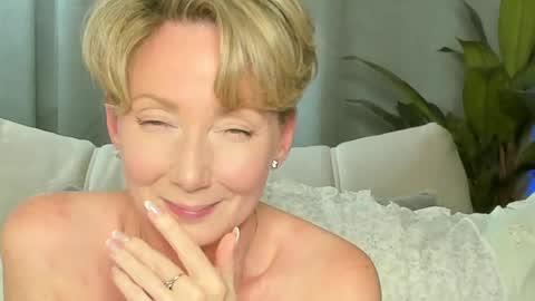 Alexandra online show from May 2026 02:45:01 PM