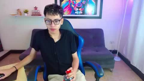 Snapshot of alexcum_18 chatting on June 2026 01:33:01 PM alex online show from June 2026 01:33:01 PM