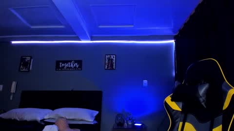 alexgiraldo__ online show from October 2025 11:18:02 AM