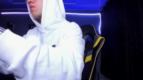 alexgiraldo__ online show from October 2025 10:06:01 AM