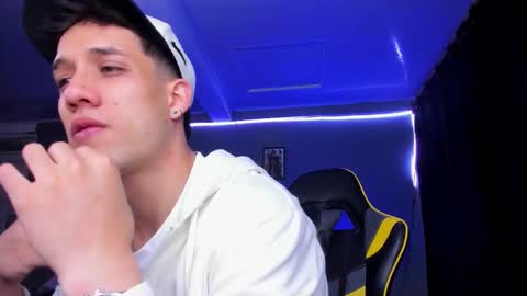 alexgiraldo__ online show from November 2025 12:06:01 PM