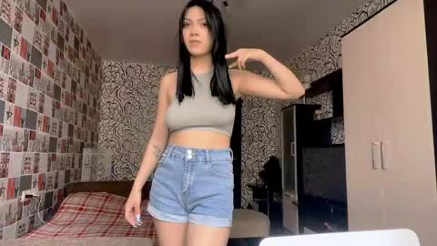 Snapshot of alexiaficke chatting on April 2026 12:22:01 PM Emila online show from April 2026 12:22:01 PM