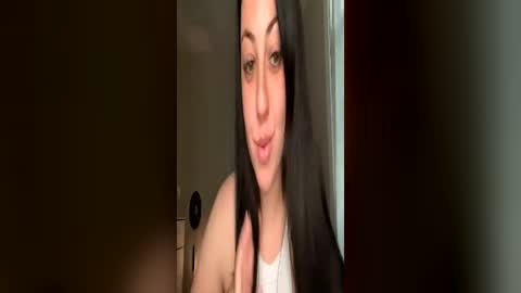 alexislove8 online show from June 2026 06:01:02 PM