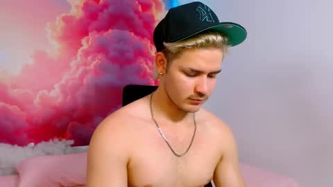 Snapshot of alexpierss chatting on November 2025 07:01:02 PM Alex online show from November 2025 07:01:02 PM