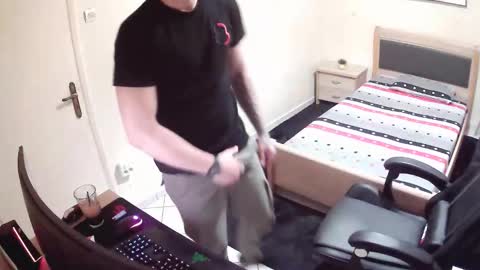 alexthepro00 online show from April 2026 10:44:02 PM