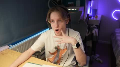 Alexycutie online show from April 2026 11:58:02 AM