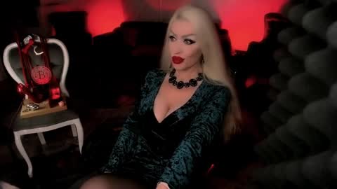Snapshot of alfa_female chatting on December 2024 08:12:01 AM AlfaFemale online show from December 2024 08:12:01 AM