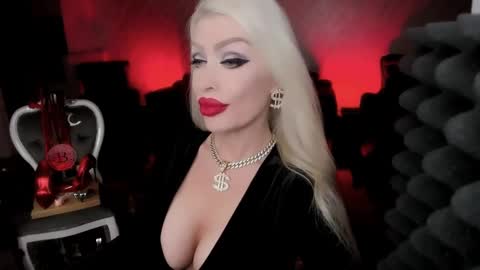 Snapshot of alfa_female chatting on January 2025 07:29:01 AM AlfaFemale online show from January 2025 07:29:01 AM