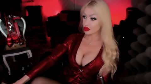 Snapshot of alfa_female chatting on September 2025 04:39:01 PM AlfaFemale online show from September 2025 04:39:01 PM