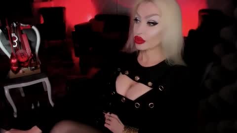 Snapshot of alfa_female chatting on September 2025 08:42:01 PM AlfaFemale online show from September 2025 08:42:01 PM